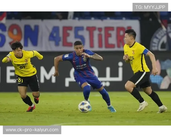 上海海港迎接亚冠挑战，柔佛主场巨压前行