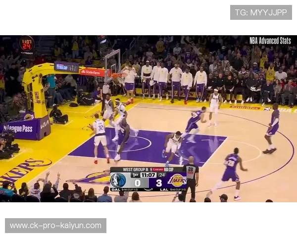 东契奇快攻反击,独行侠展现攻势 东契奇快攻反击,独行侠展现攻势